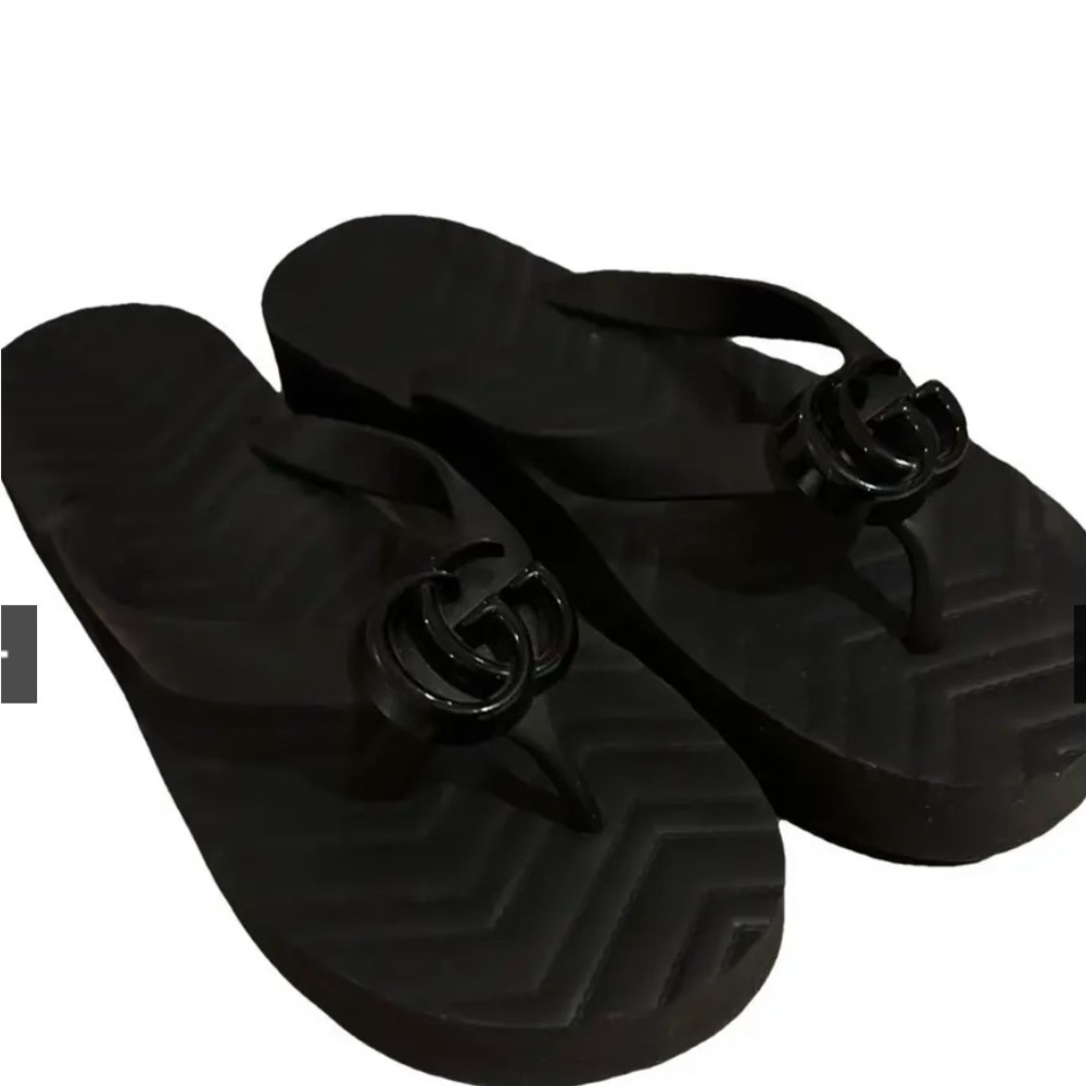 Gucci Double G Logo Rubber Flip Flops